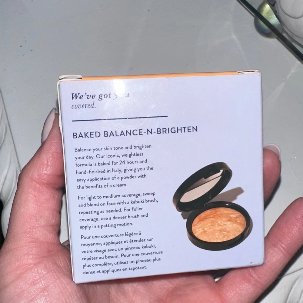 NIB LAURA GELLER Baked Balance-n-Brighten Color Correcting Foundation- Light